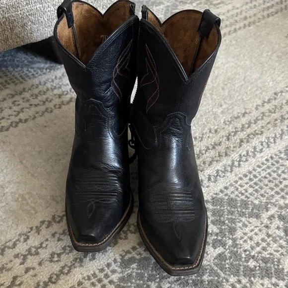 Ariat Women’s 7B Black Leather Ankle Booties - Picture 7 of 7